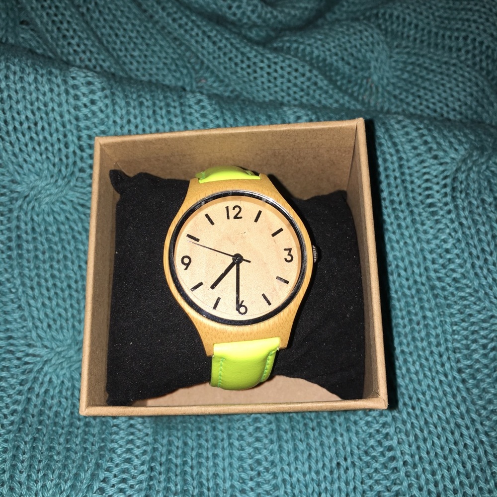Unique Ladies Watch - Picture 5 of 5